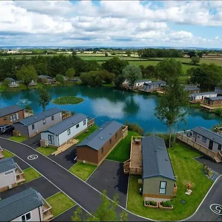 Hot Tub - York - Fishing Lakes - Free Parking - 4 호텔 *
