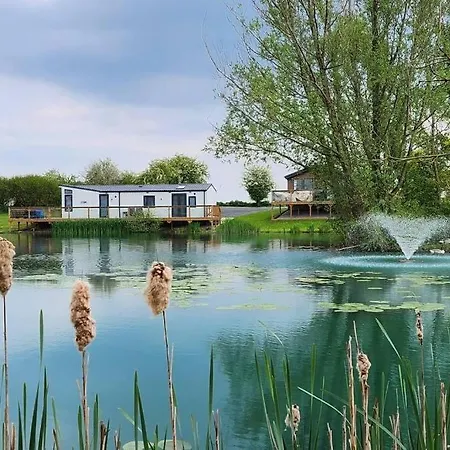 Hot Tub - York - Fishing Lakes - Free Parking - 4 맬튼