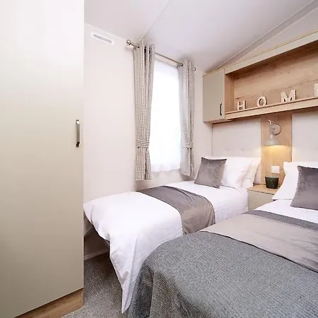 Hot Tub - York - Fishing Lakes - Free Parking - 4 *