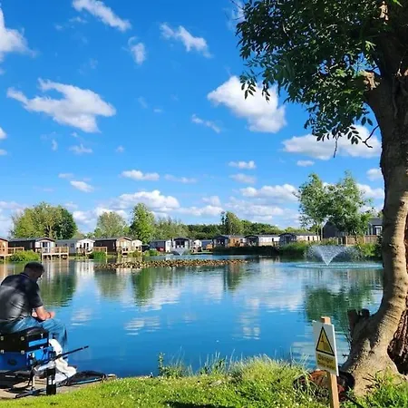 Hot Tub - York - Fishing Lakes - Free Parking - 4 Hotel Malton