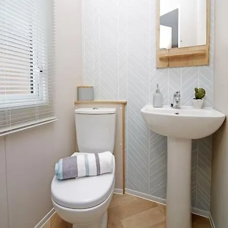 Hot Tub - York - Fishing Lakes - Free Parking - 4 * Malton