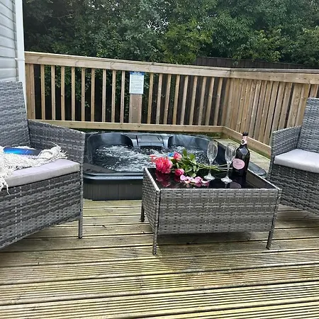 Hotel Hot Tub - York - Fishing Lakes - Free Parking - 4 *